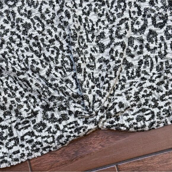 Skyes The Limit Twist Front Woman Animal Print Textured Sweater Gold Thread Sz M - Picture 2 of 8